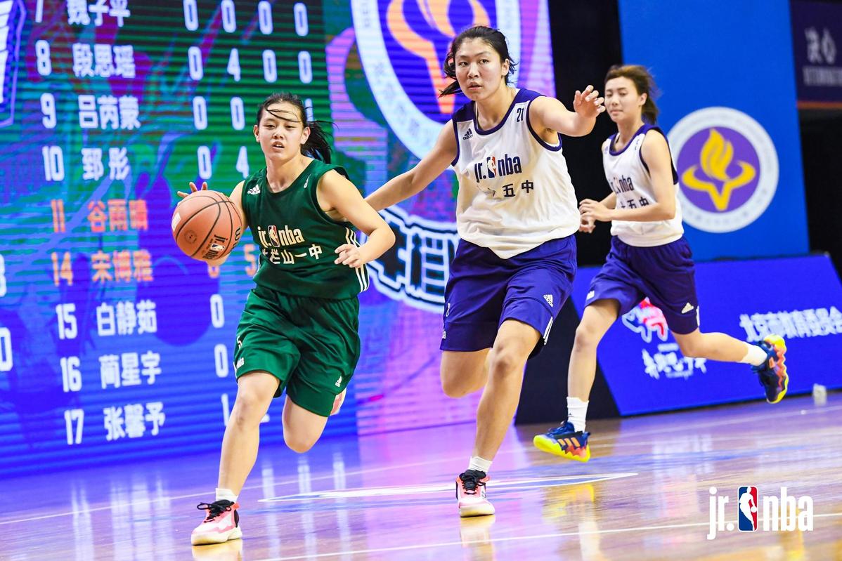 NBA：湖人加时险胜掘金 詹姆斯砍下40分