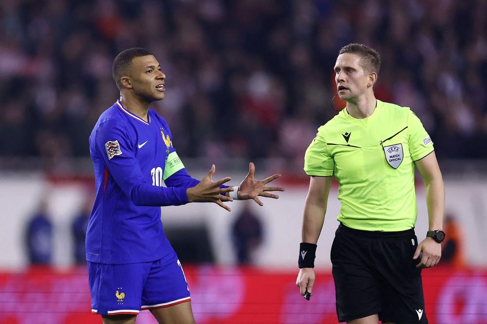 找回状态！伦纳德第三节砍下9分2板2助1断，而上半场仅有8分